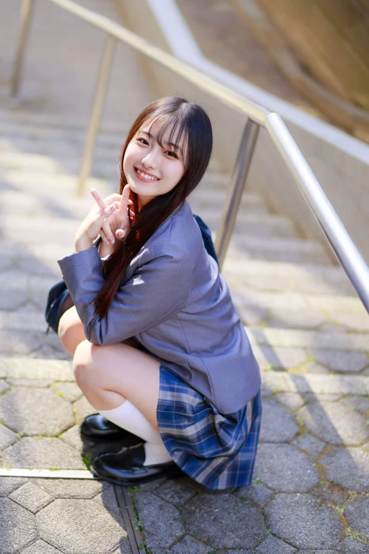 【deaa004】白ソックスの制服美女が童貞喪失させてくれた