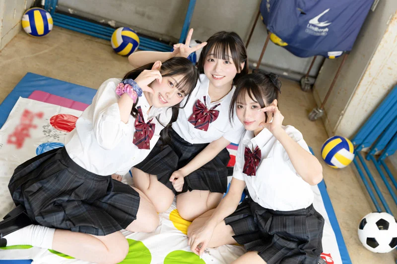 【pai303】おさぼりJ●がパンチラツイスターゲーム