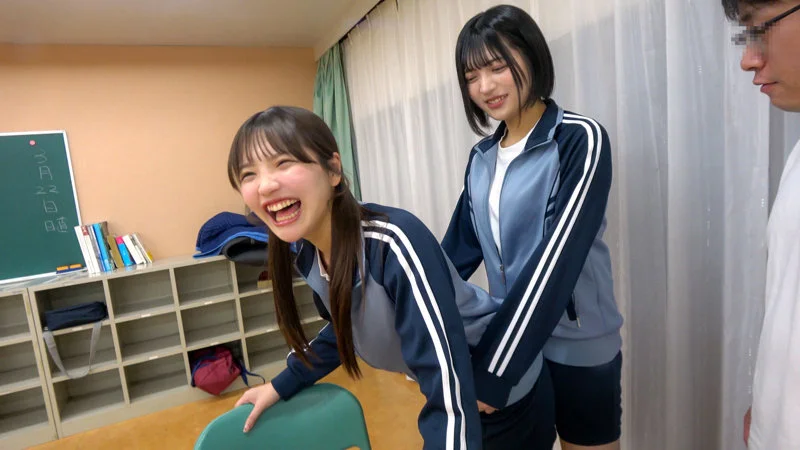 【kure028】学校で彼氏と彼女を変えてスワッピング中出しSEX